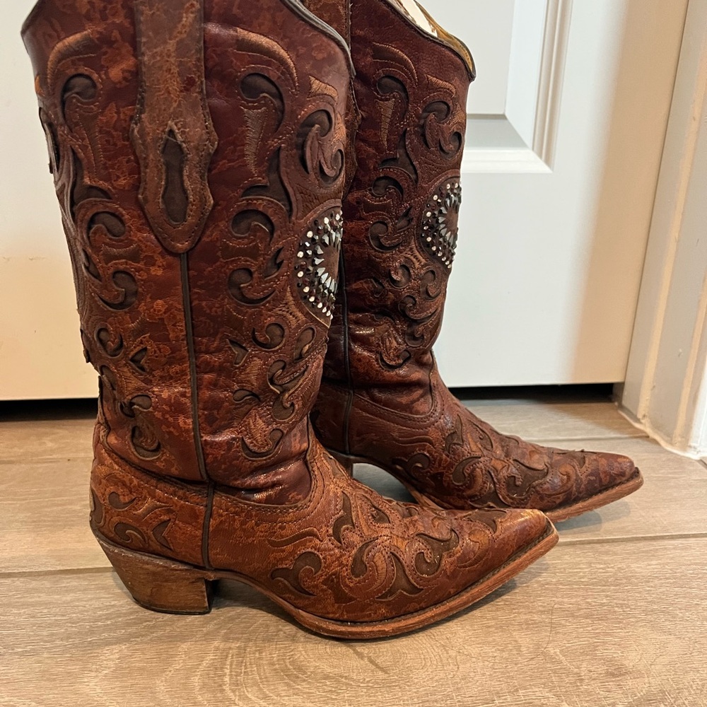 Corral Vintage Western Cowboy Boots w Crystal Hearts
